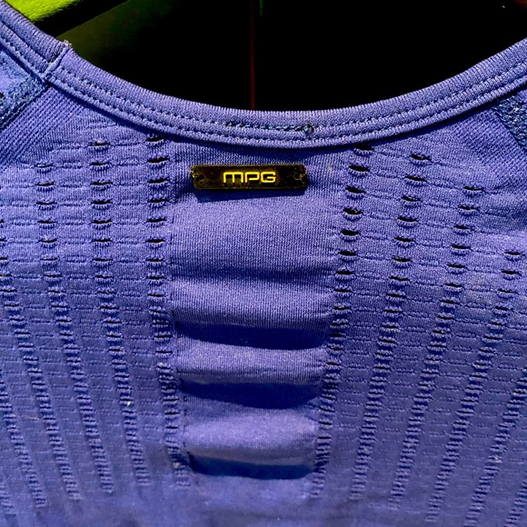 MPG laser cut athletic shirt - Picture 4 of 4